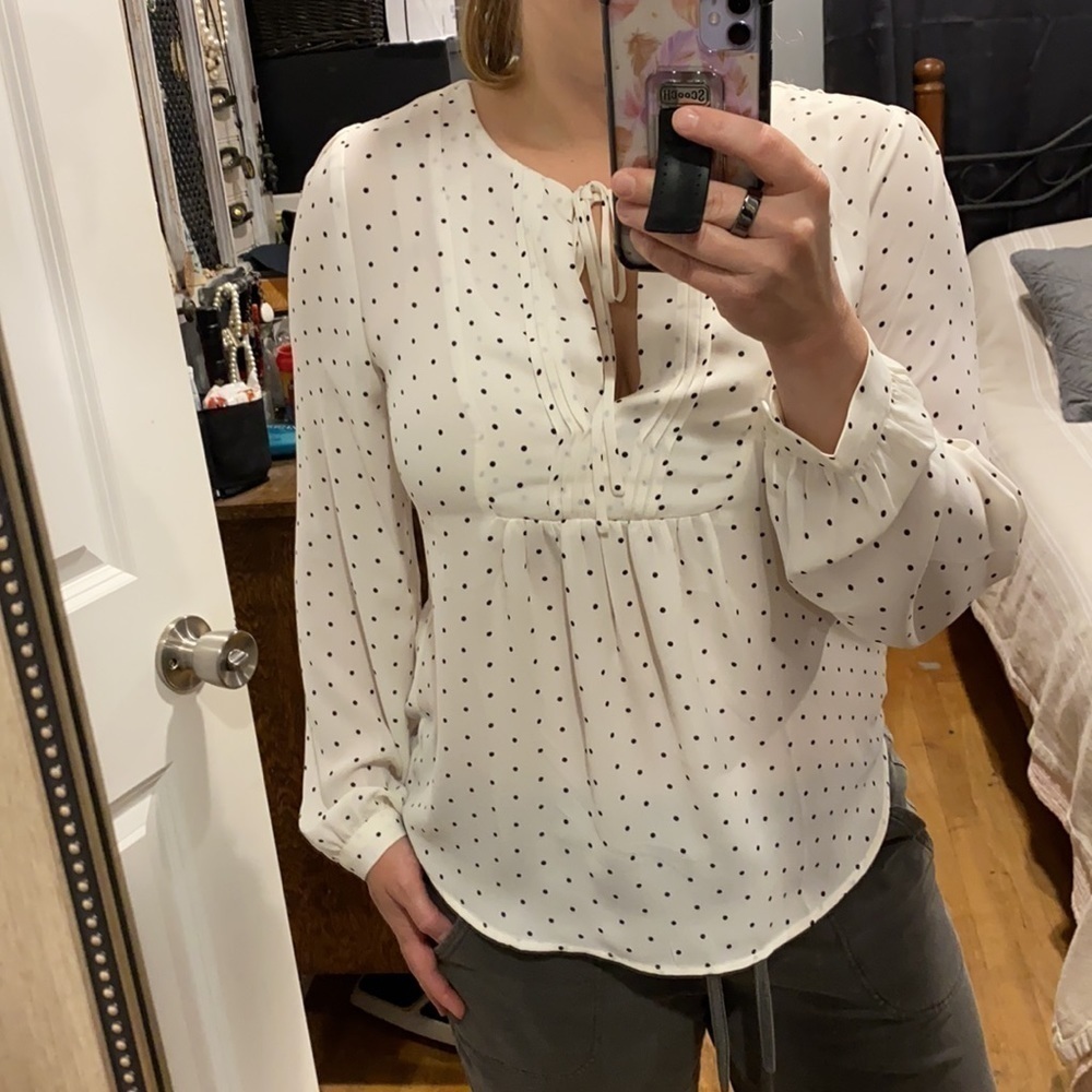 Ann Taylor LOFT Polkadot flowy blouse EUC